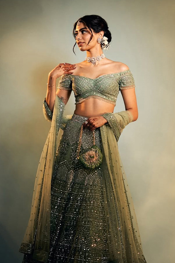 Khushi_20Kapoor_20gorgeous_20Stunning_20Looks_20Photos_20_289_29.jpg 10