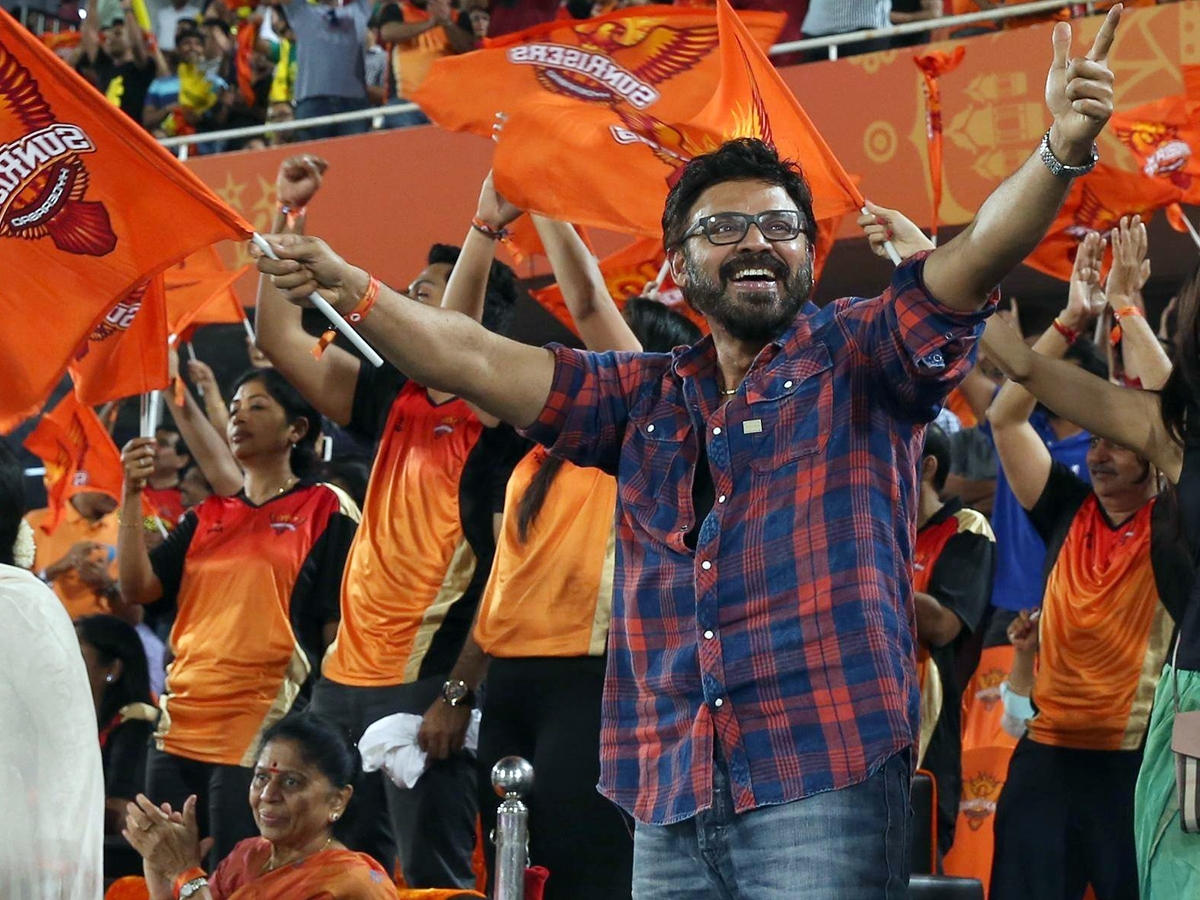 Victory_20Venkatesh_20Birthday_20special8.jpg 9
