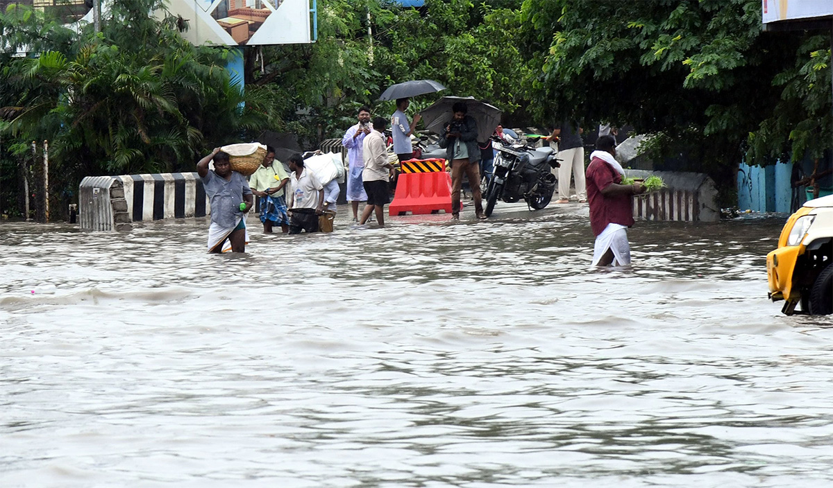 heavy_20rain_20in_20tirupati_20live_20updates_20photos_20goes_20viral__20_2820_29.jpg 20