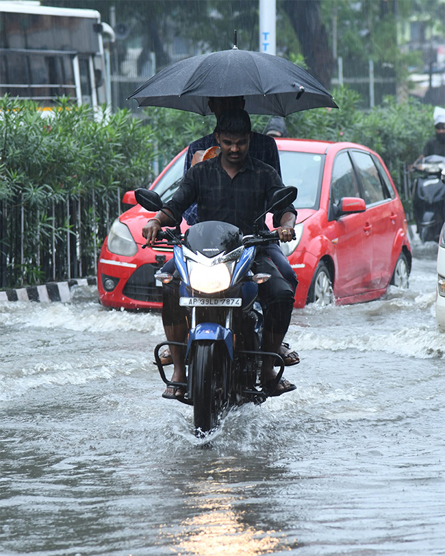 heavy_20rain_20in_20tirupati_20live_20updates_20photos_20goes_20viral__20_2837_29.jpg 37