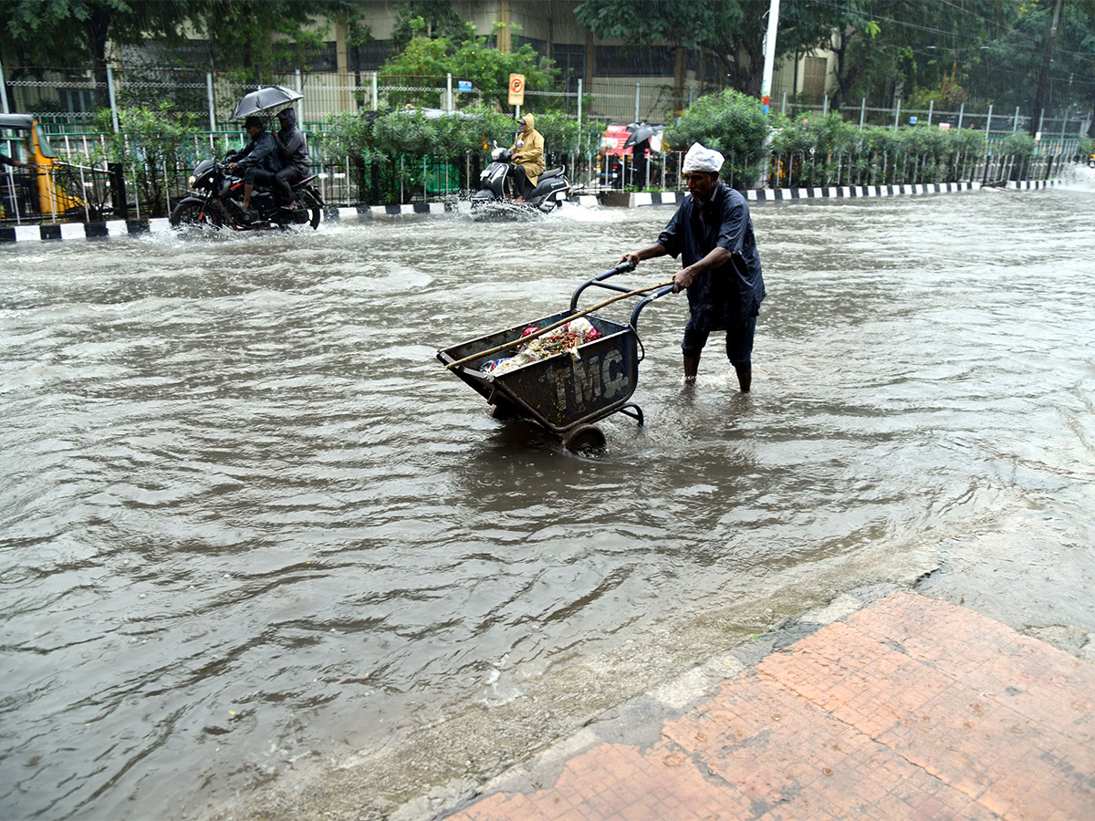 heavy_20rain_20in_20tirupati_20live_20updates_20photos_20goes_20viral__20_2846_29.jpg 46
