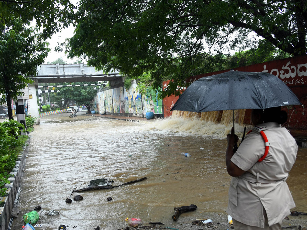 heavy_20rain_20in_20tirupati_20live_20updates_20photos_20goes_20viral__20_2859_29.jpg 59