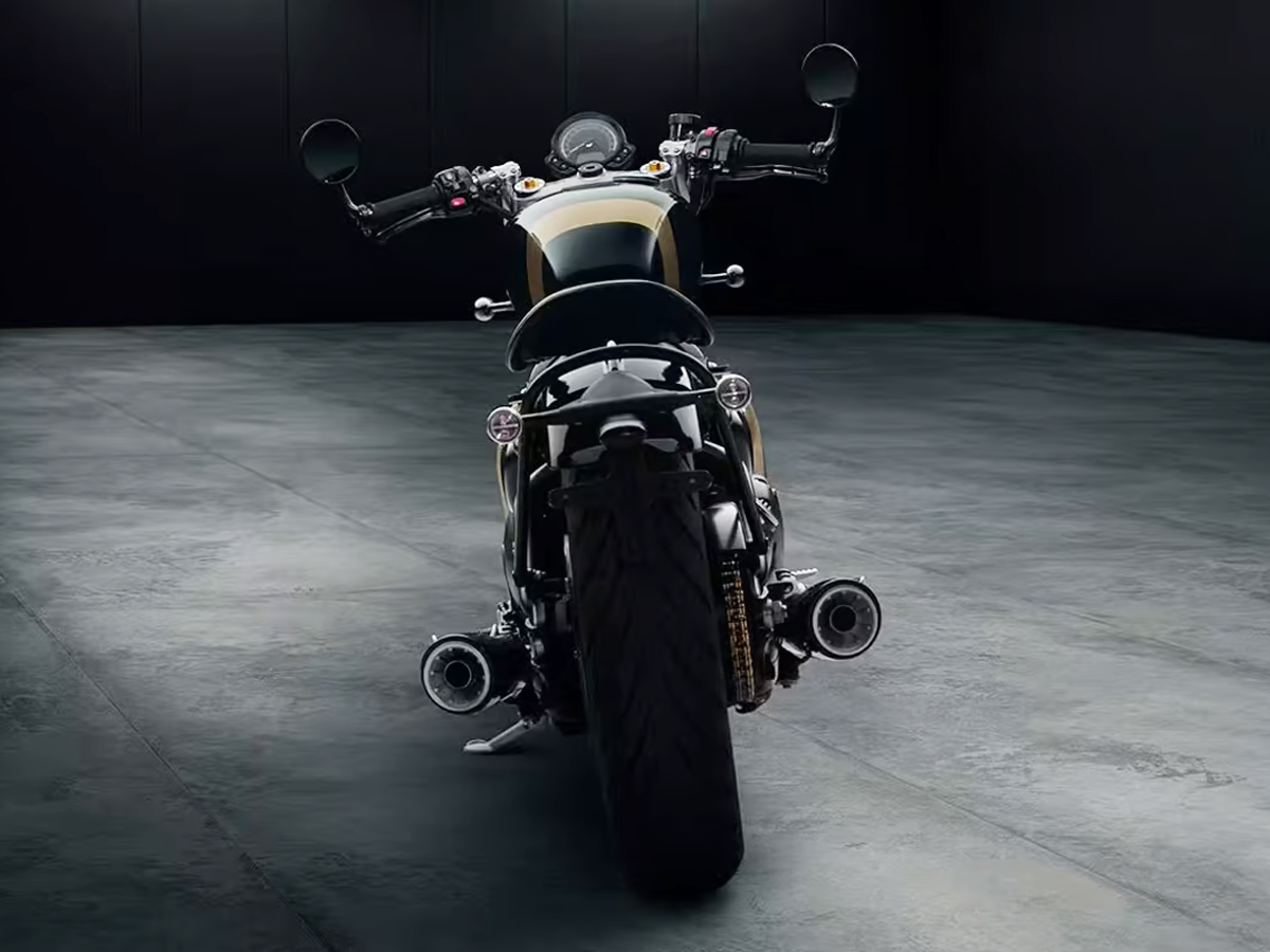 Triumph-New-Custom-Bobber-5.jpg 6