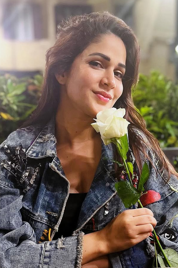 Intresting_20Facts_20About_20Lavanya_20Tripathi_20On_20occasion_20of_20Birthday_20Photos_20_289_29.jpg 10