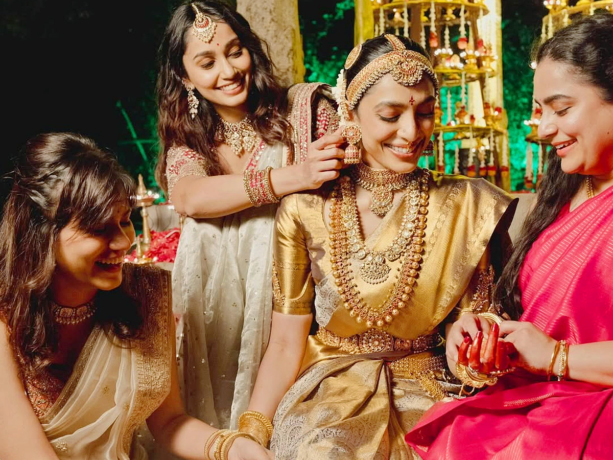 Samanta_20Dhulipala_20Shares_20emotional_20Moments_20form_20Sobhita_20and_20Naga_20Chaitanya_20Wedding_20Photos_20_287_29.jpg 8