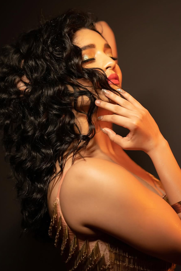 Ritika-Singh-18.jpg 19