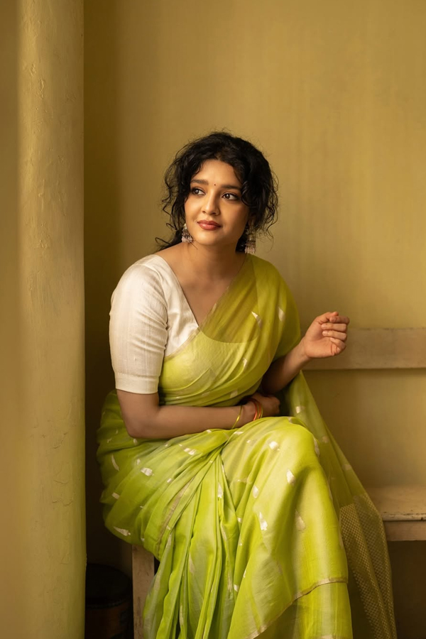 Ritika-Singh-2.jpg 3