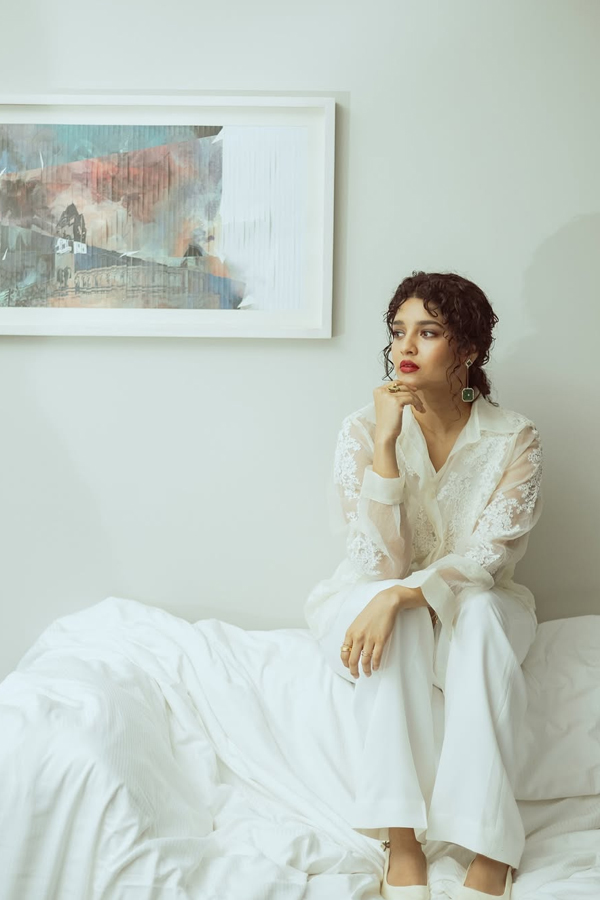 Ritika-Singh-4.jpg 5