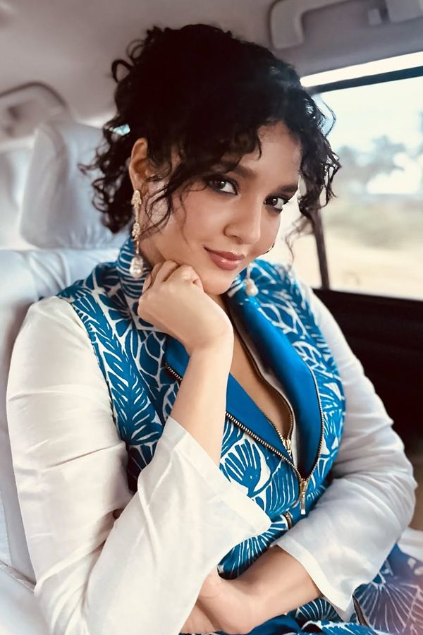 Ritika-Singh-5.jpg 6