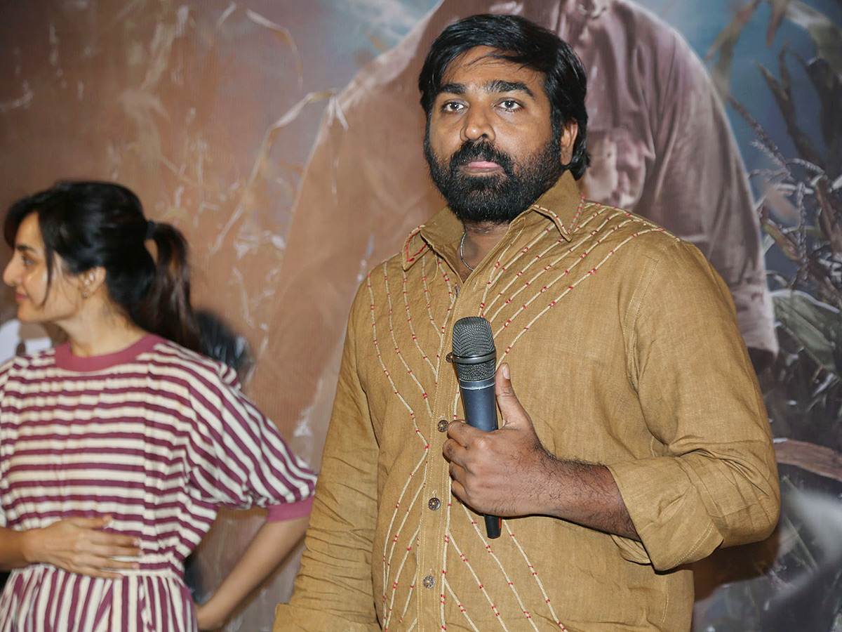 Vijay_20Sethupathi_20Vidudala_202_20Movie_20Press_20Meet_20Photos__20_283_29.jpg 3