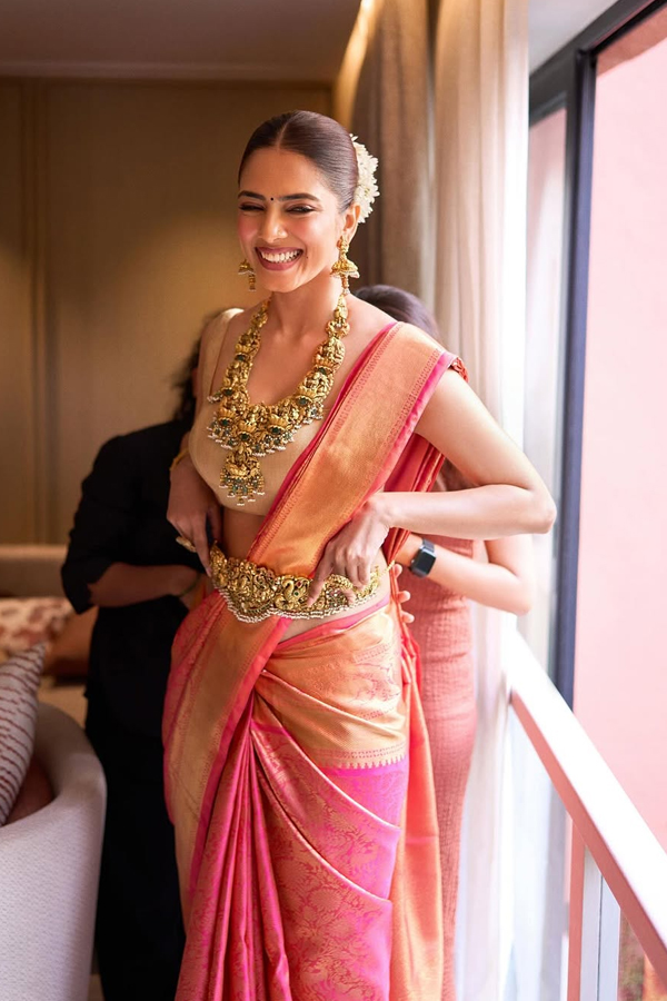 Malavika-Mohanan-11.jpg 12