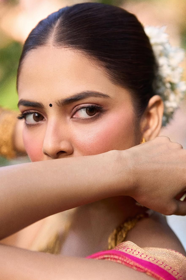 Malavika-Mohanan-4.jpg 5