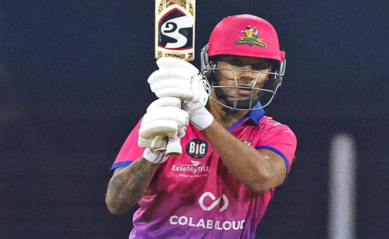 dhawan.jpg