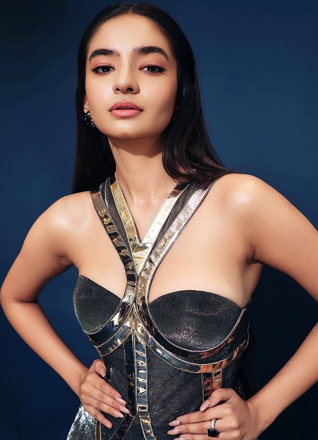 Anushkasen5.jpg 6