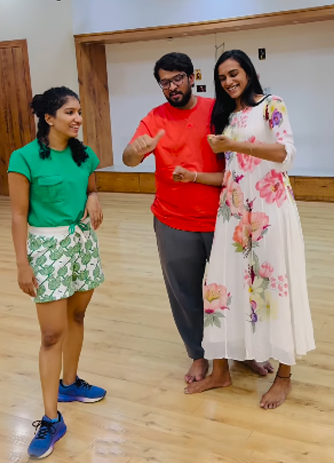 PV_20sindu_20dance_20practise_20for_20sangeeth1.jpg 2