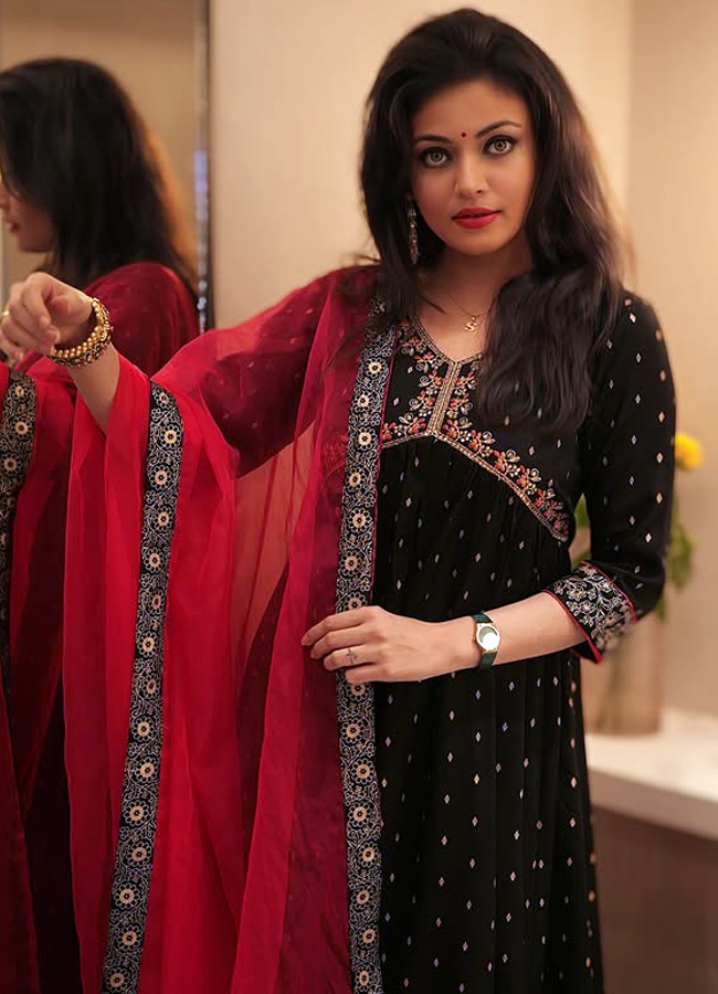 Sneha_20Ullal16.jpg 17