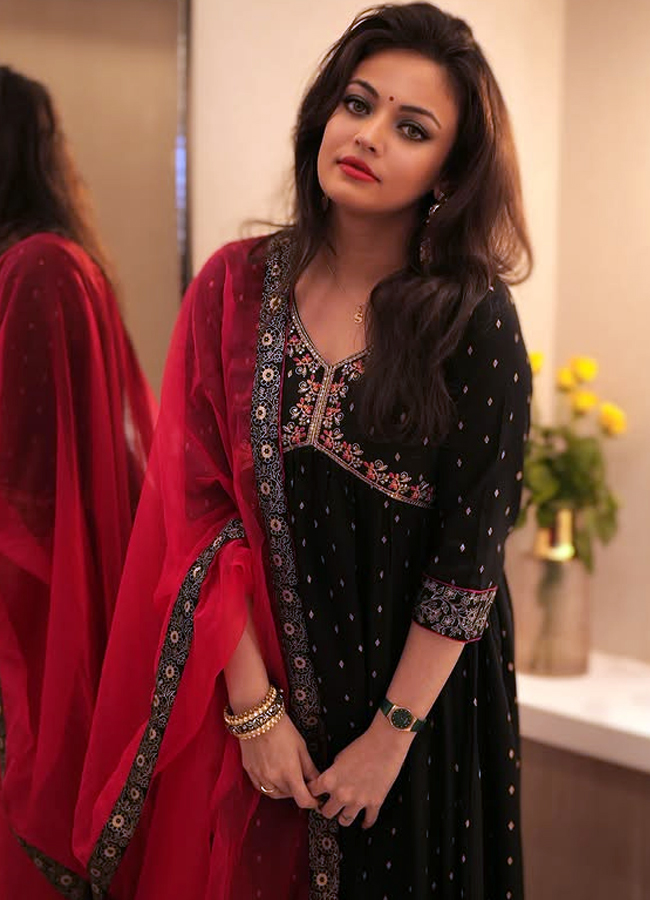 Sneha_20Ullal17.jpg 18