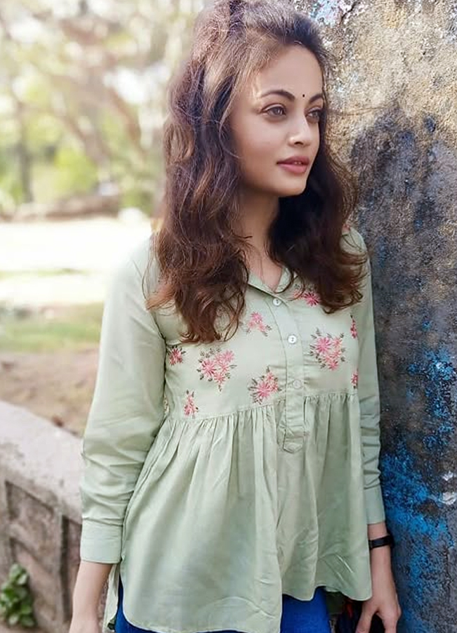 Sneha_20Ullal4.jpg 5