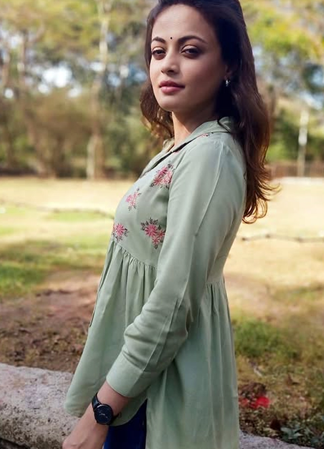 Sneha_20Ullal6.jpg 7