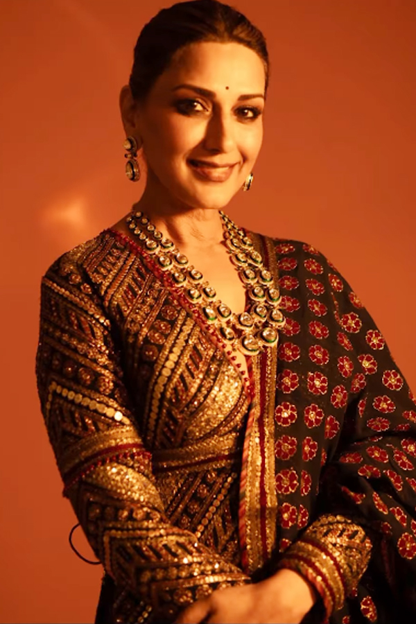 Sonali-Bendre-10.jpg 11