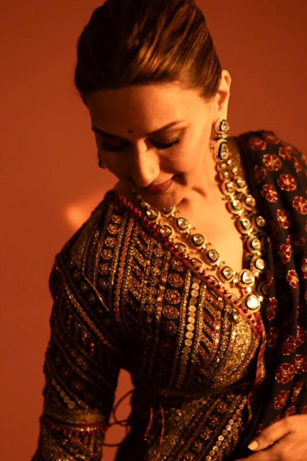 Sonali-Bendre-11.jpg 12