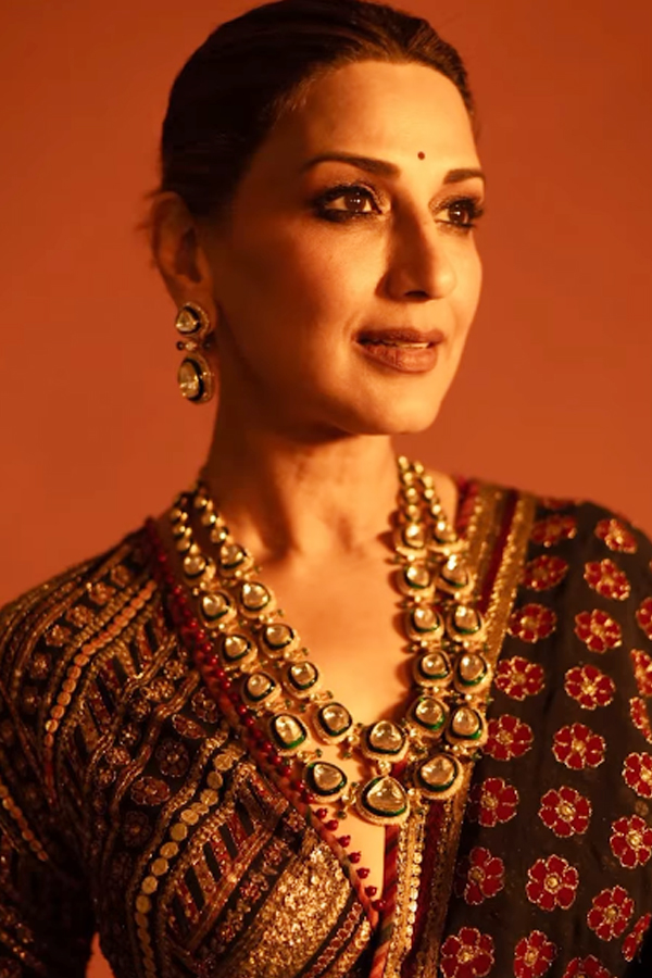 Sonali-Bendre-2.jpg 3