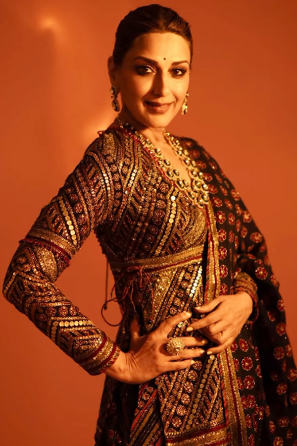 Sonali-Bendre-4.jpg 5