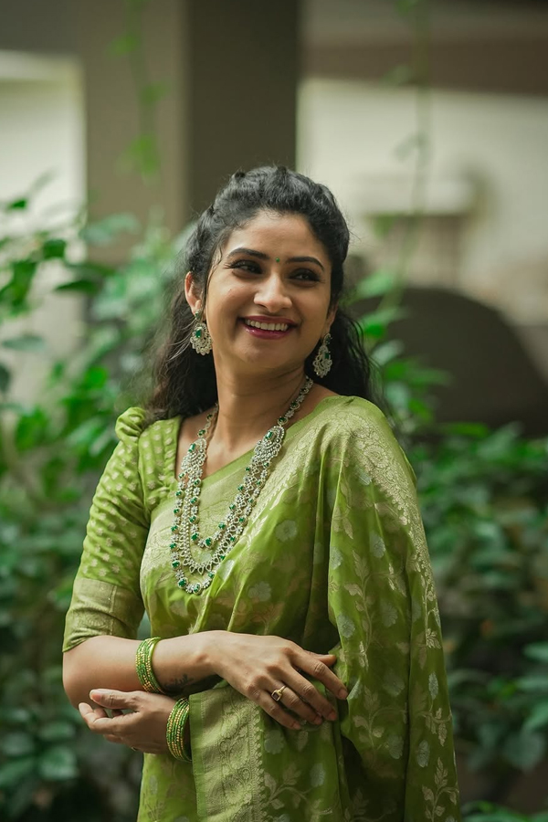 Vishnu-Priya-10.jpg 11