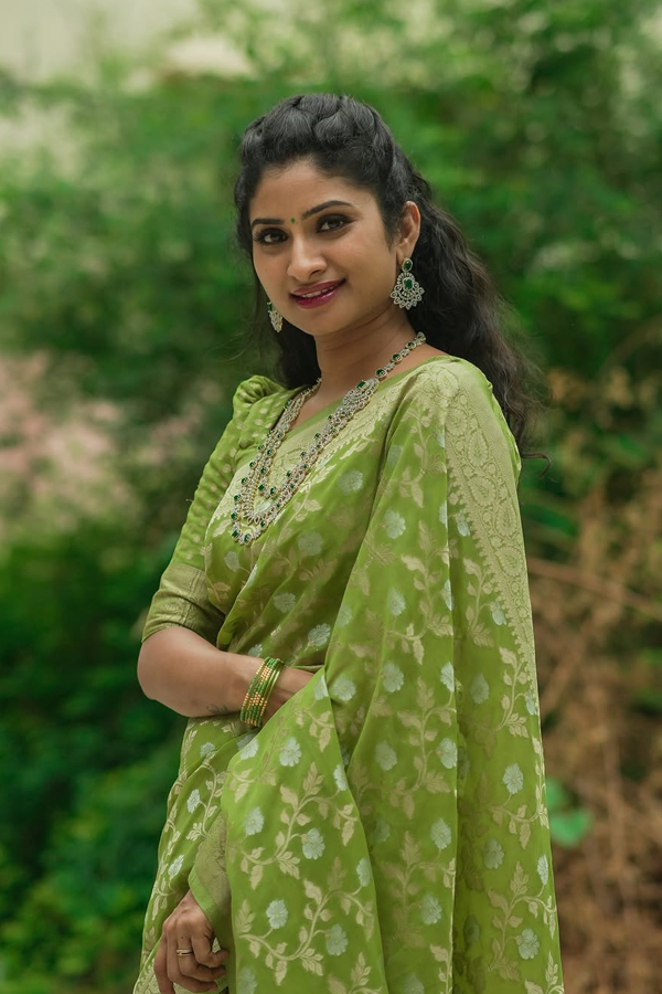 Vishnu-Priya-11.jpg 12