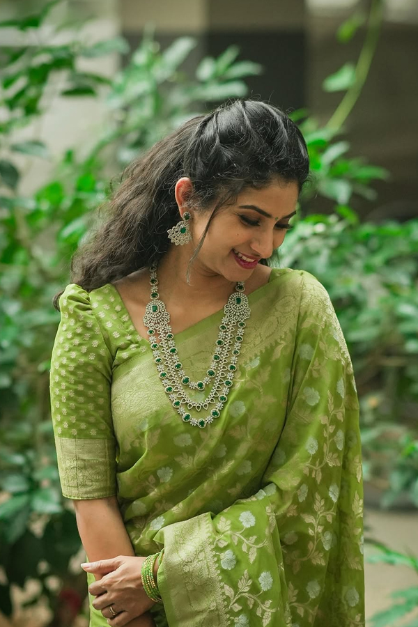 Vishnu-Priya-5.jpg 6
