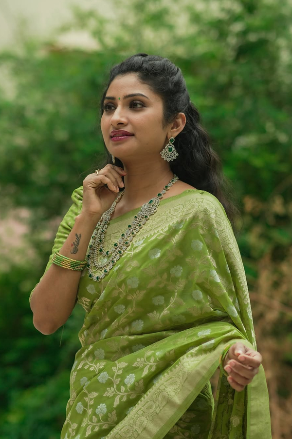 Vishnu-Priya-6.jpg 7