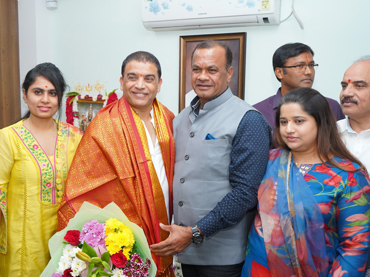 Dil_20Raju_20assumes_20charge_20as_20chairman_20of_20Telangana_20Film_20Development_20Corporation__20_282_29.jpg 2