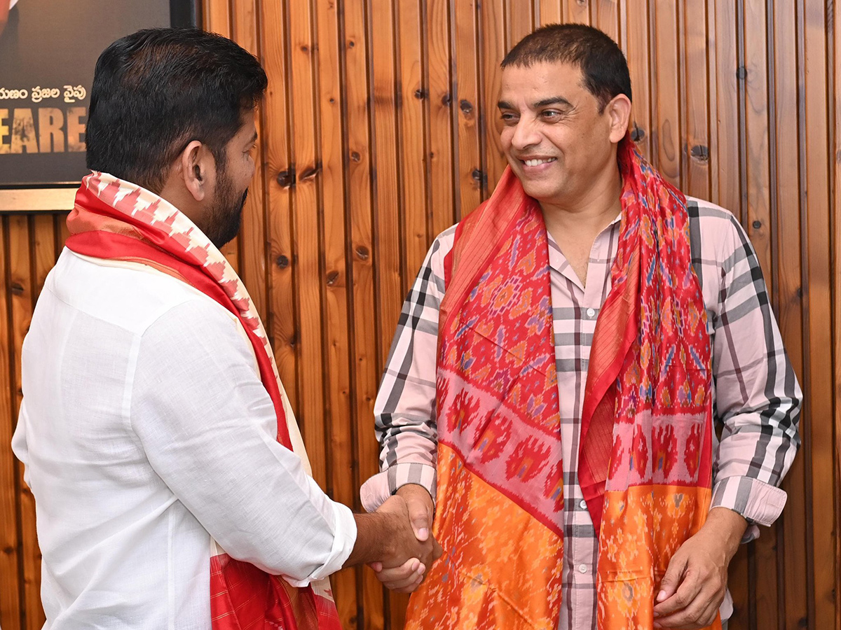 Dil_20Raju_20assumes_20charge_20as_20chairman_20of_20Telangana_20Film_20Development_20Corporation__20_288_29.jpg 8