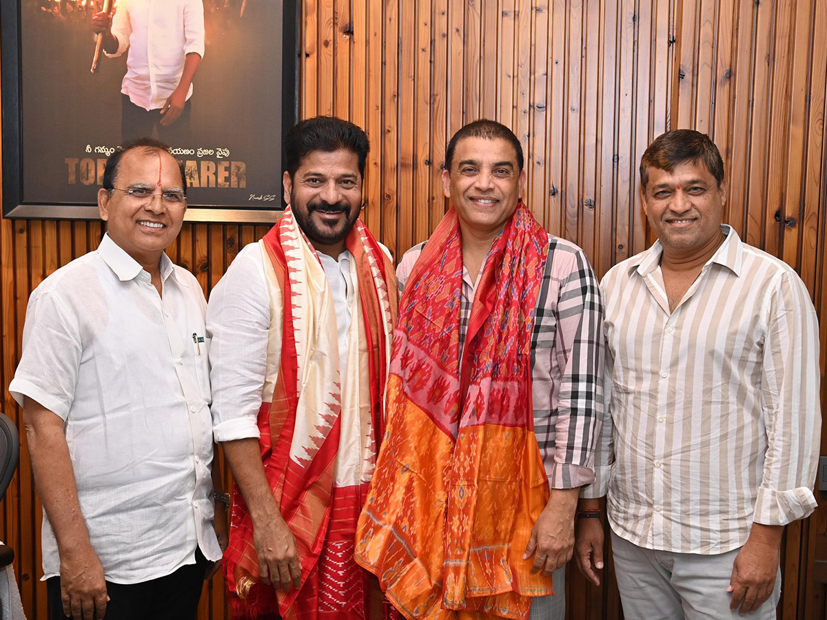 Dil_20Raju_20assumes_20charge_20as_20chairman_20of_20Telangana_20Film_20Development_20Corporation__20_289_29.jpg 9