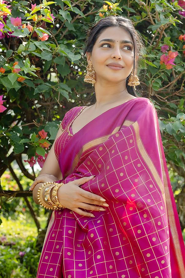 Intresting_20Facts_20About_20Keerthy_20Suresh_20Wedding_20Photos_20_287_29.jpg 16