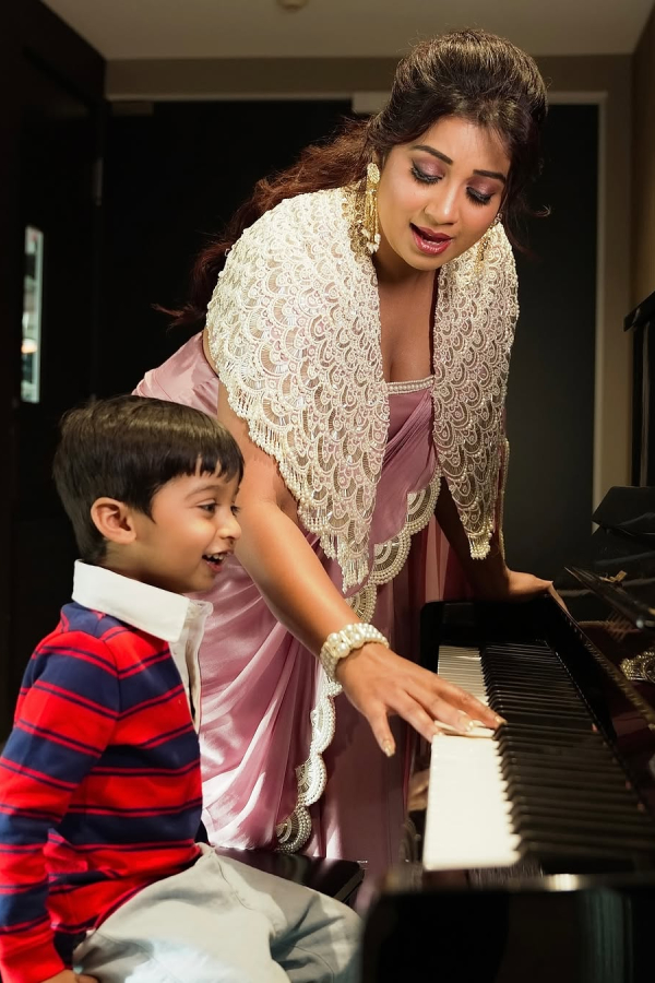 Shreya-Ghoshal-1_0.jpg 2