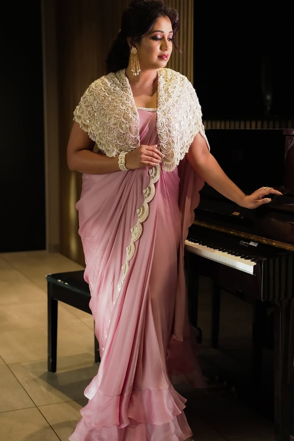Shreya-Ghoshal-5_0.jpg 6