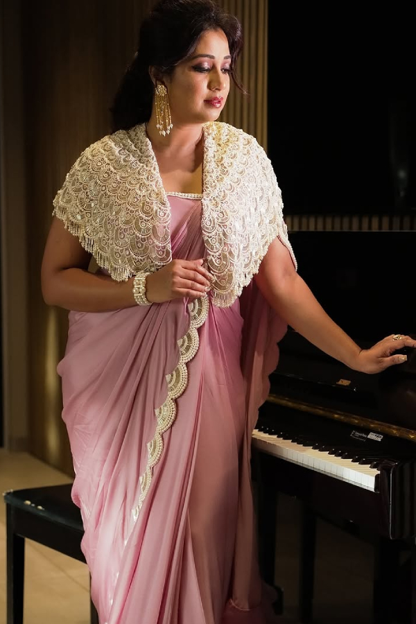 Shreya-Ghoshal-8_0.jpg 9