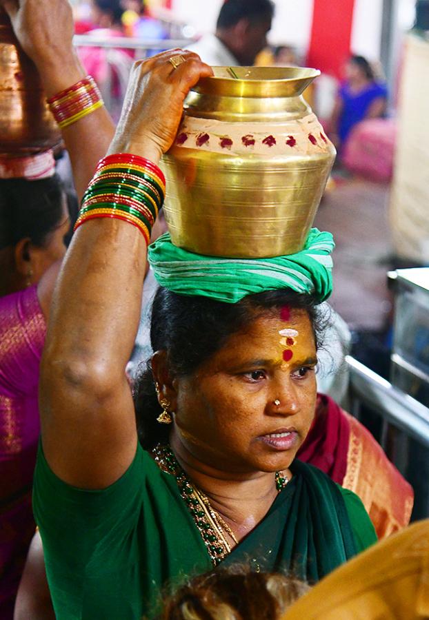 Sri_20Kanaka_20Mahalakshmi_20Temple_20Vizag_20photos_20goes_20viral_18.jpg 17