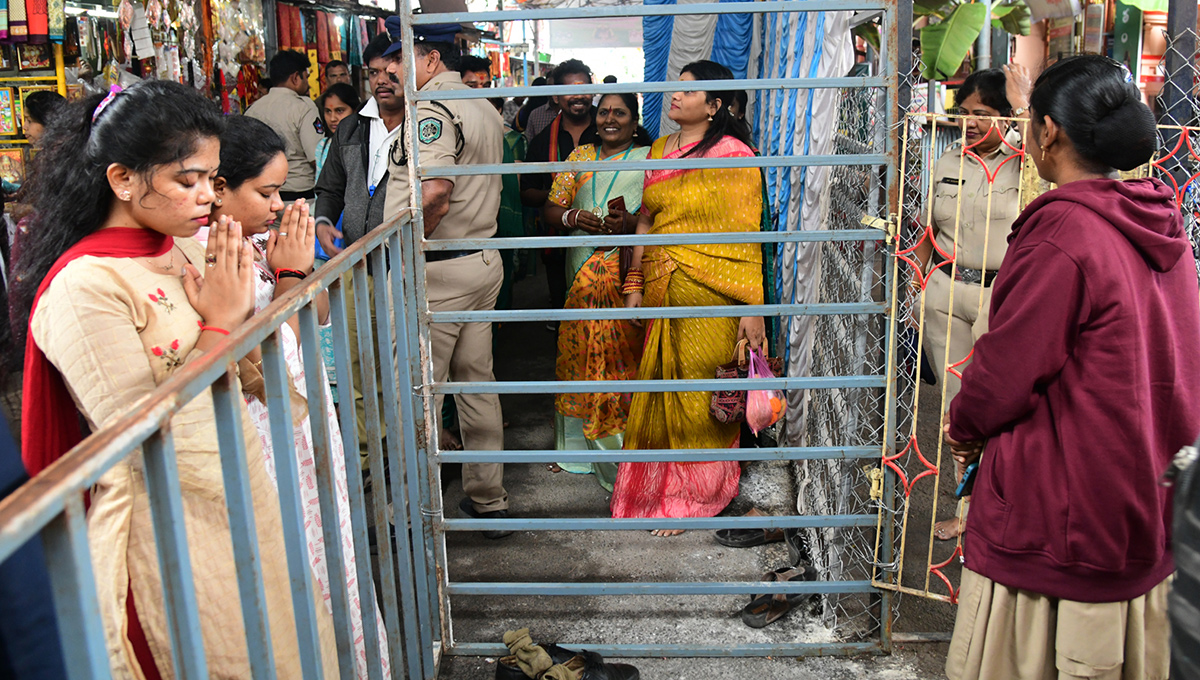 Sri_20Kanaka_20Mahalakshmi_20Temple_20Vizag_20photos_20goes_20viral_6.jpg 6