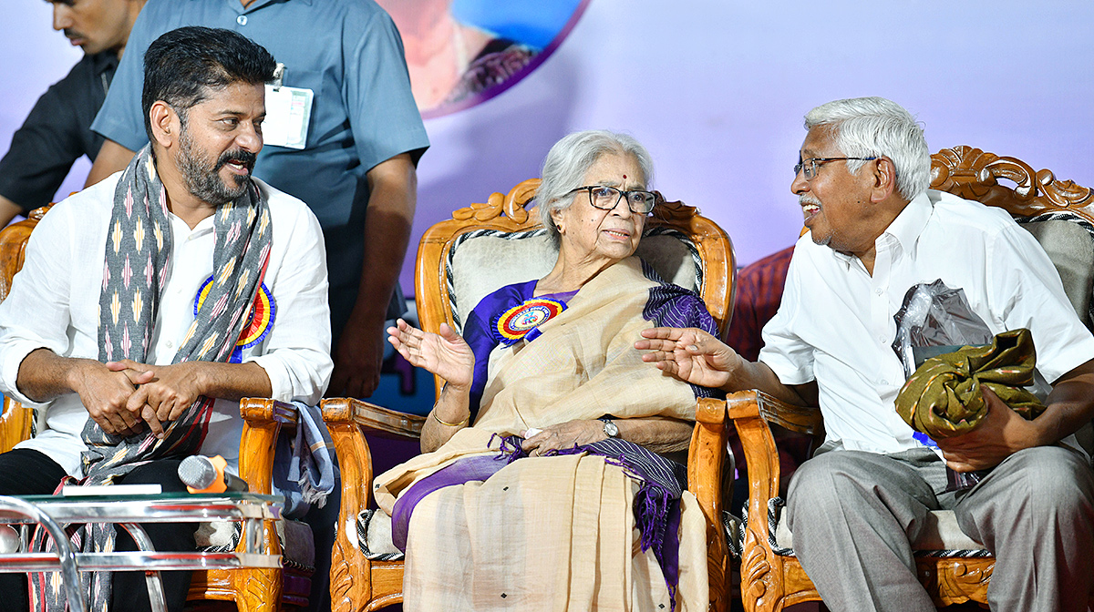 Telangana_20CM_20inaugurates_2037th_20Hyderabad_20book_20fair_11.jpg 10