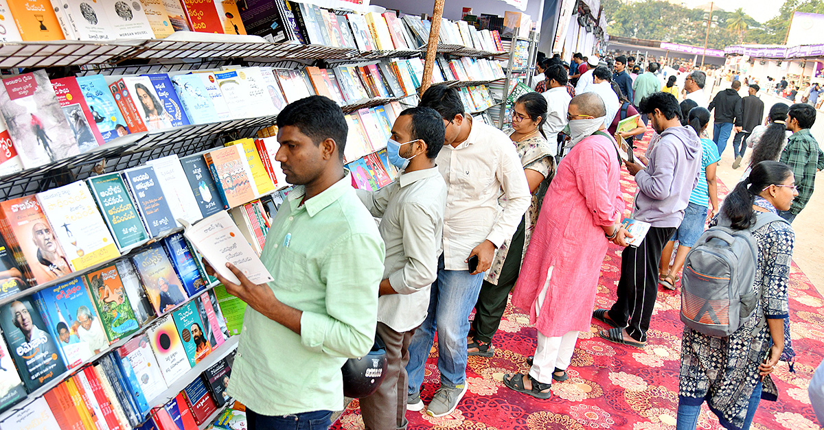 Telangana_20CM_20inaugurates_2037th_20Hyderabad_20book_20fair_19.jpg 17