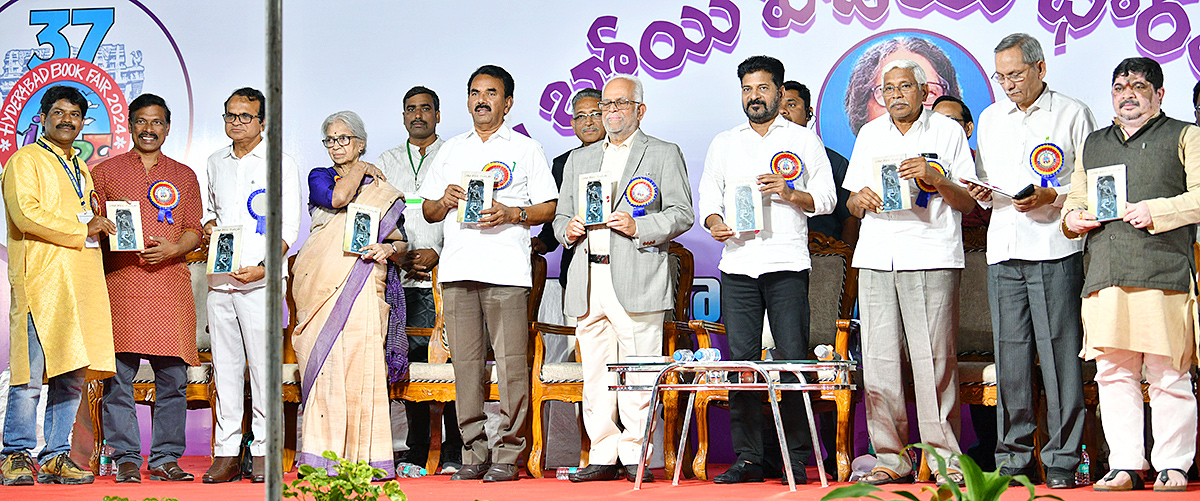 Telangana_20CM_20inaugurates_2037th_20Hyderabad_20book_20fair_25.jpg 23