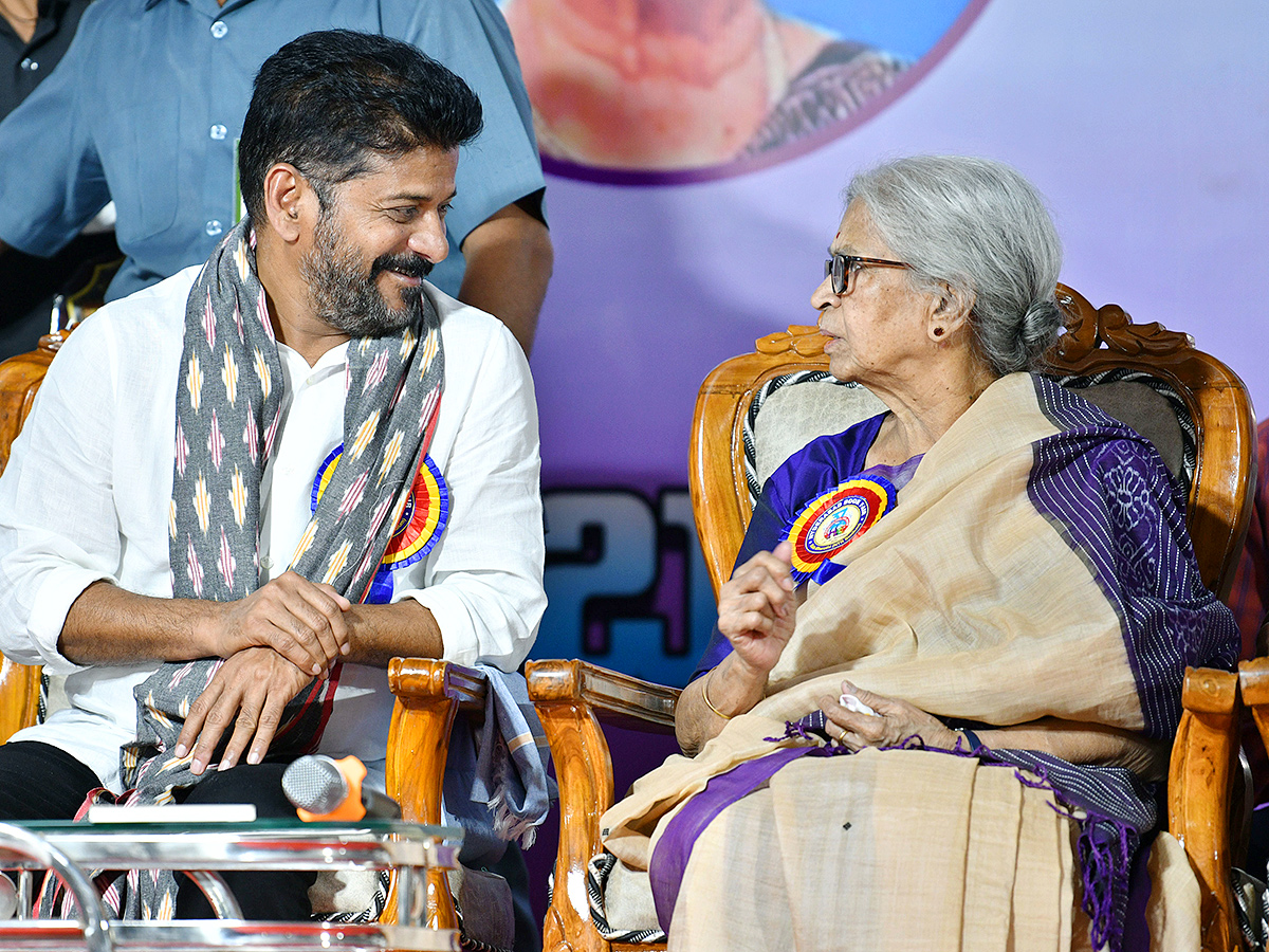 Telangana_20CM_20inaugurates_2037th_20Hyderabad_20book_20fair_26.jpg 24