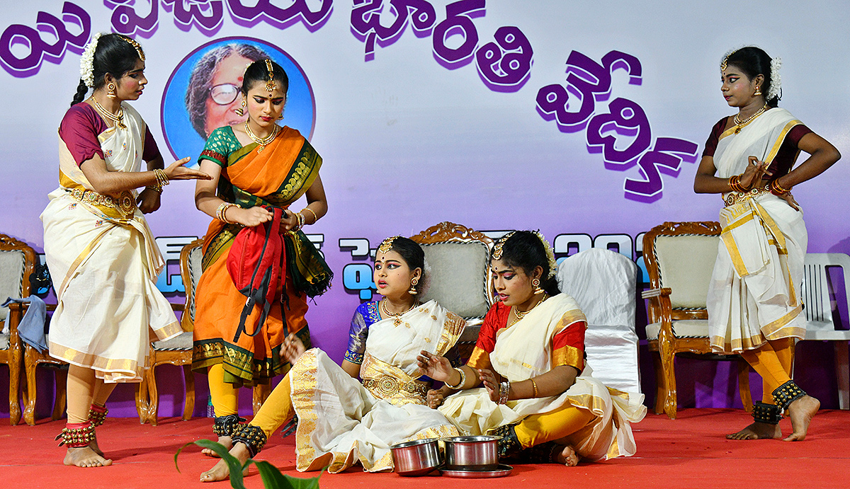 Telangana_20CM_20inaugurates_2037th_20Hyderabad_20book_20fair_27.jpg 25