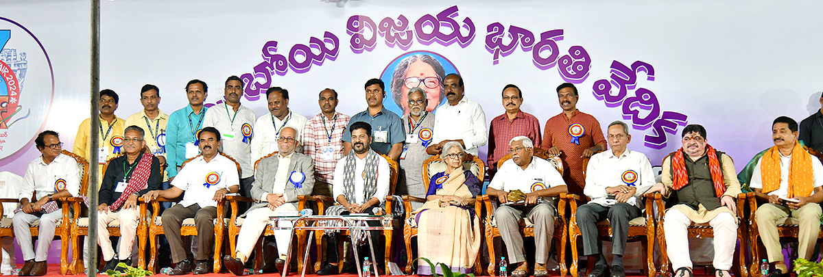 Telangana_20CM_20inaugurates_2037th_20Hyderabad_20book_20fair_29.jpg 26