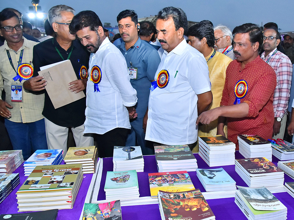 Telangana_20CM_20inaugurates_2037th_20Hyderabad_20book_20fair_3.jpg 3