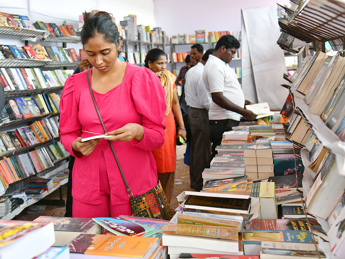 Telangana_20CM_20inaugurates_2037th_20Hyderabad_20book_20fair_34.jpg 30