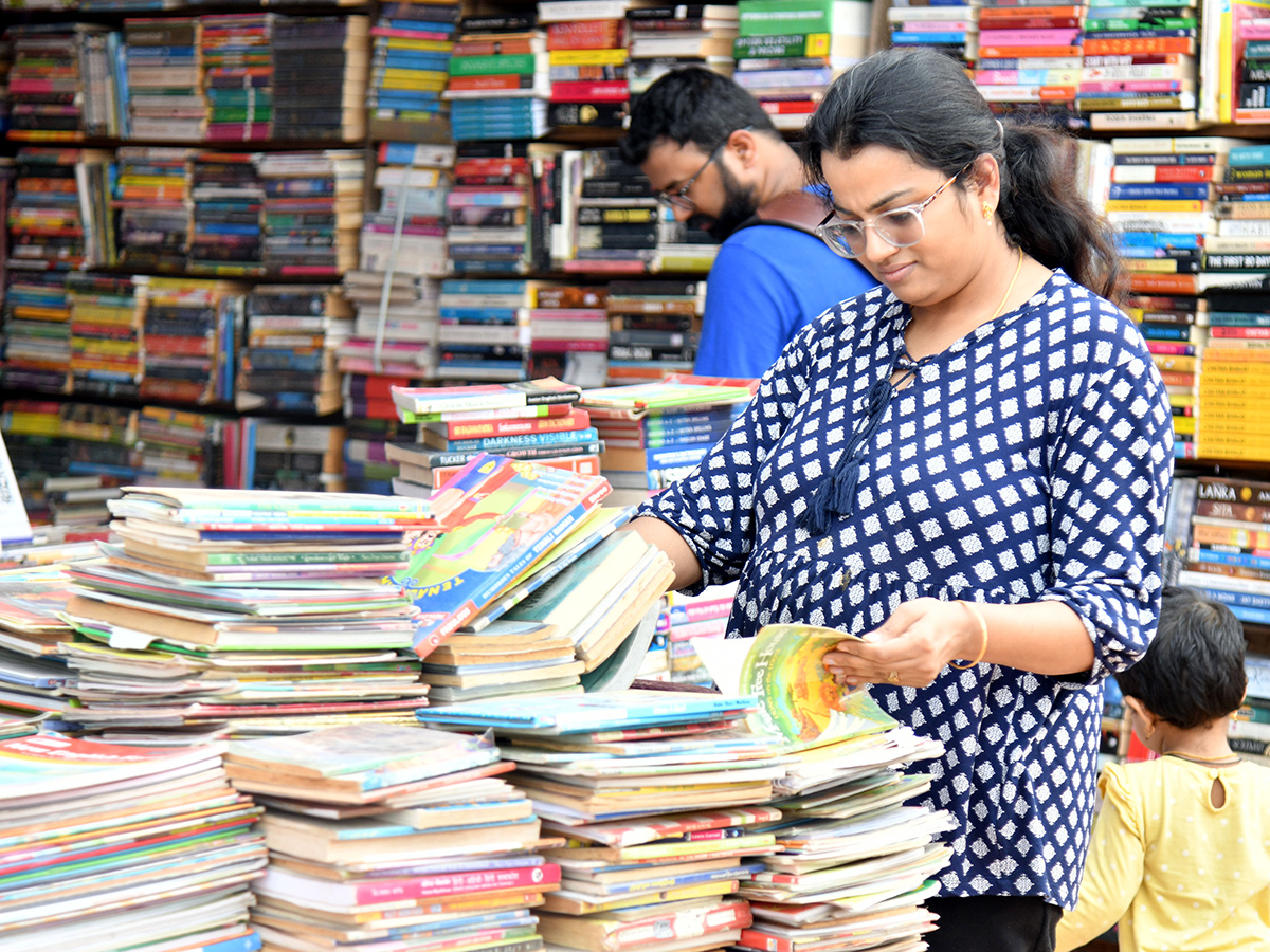 Telangana_20CM_20inaugurates_2037th_20Hyderabad_20book_20fair_36.jpg 32
