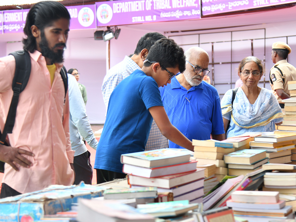 Telangana_20CM_20inaugurates_2037th_20Hyderabad_20book_20fair_4.jpg 4